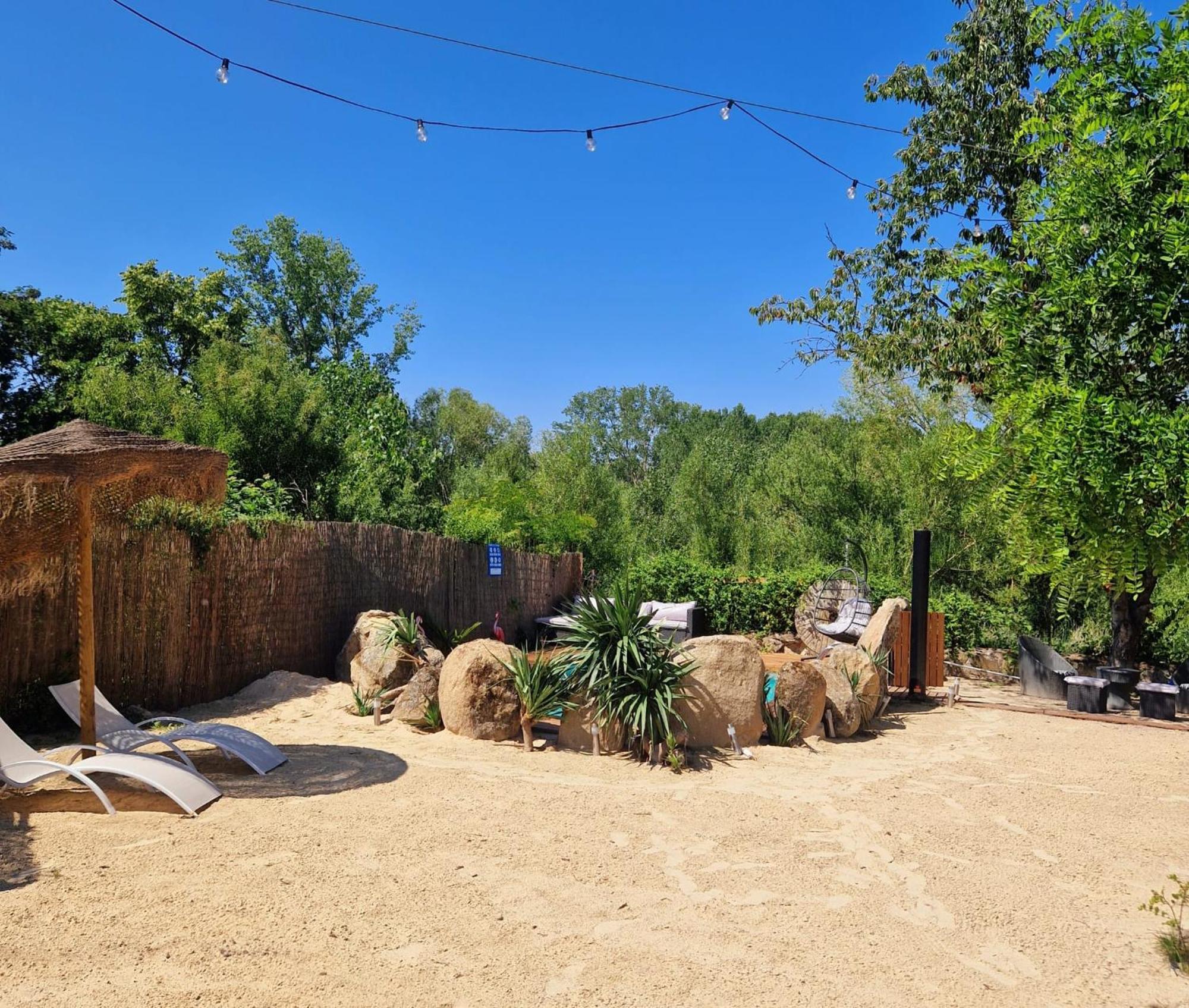 Complejo Oasis Beach Sobre El Rio Huerta  ภายนอก รูปภาพ